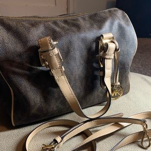 Hand bag with strap
